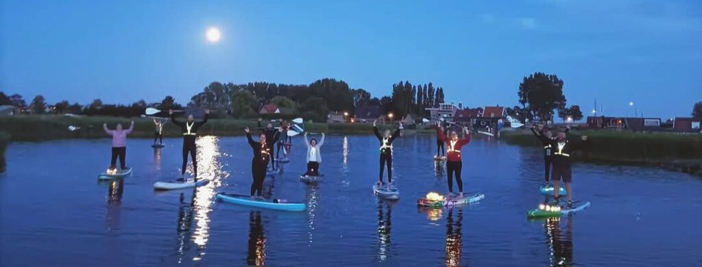 Full Moon SUP Tour door het prachtige Duizend Eilendenrijk in Heerhugowaard