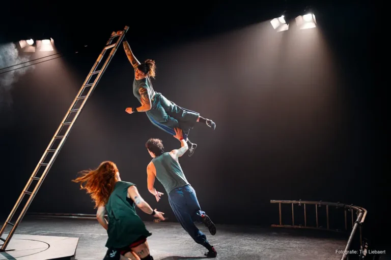 Spectaculaire circus- en dansvoorstelling Beyond bij Cool — theater in Heerhugowaard